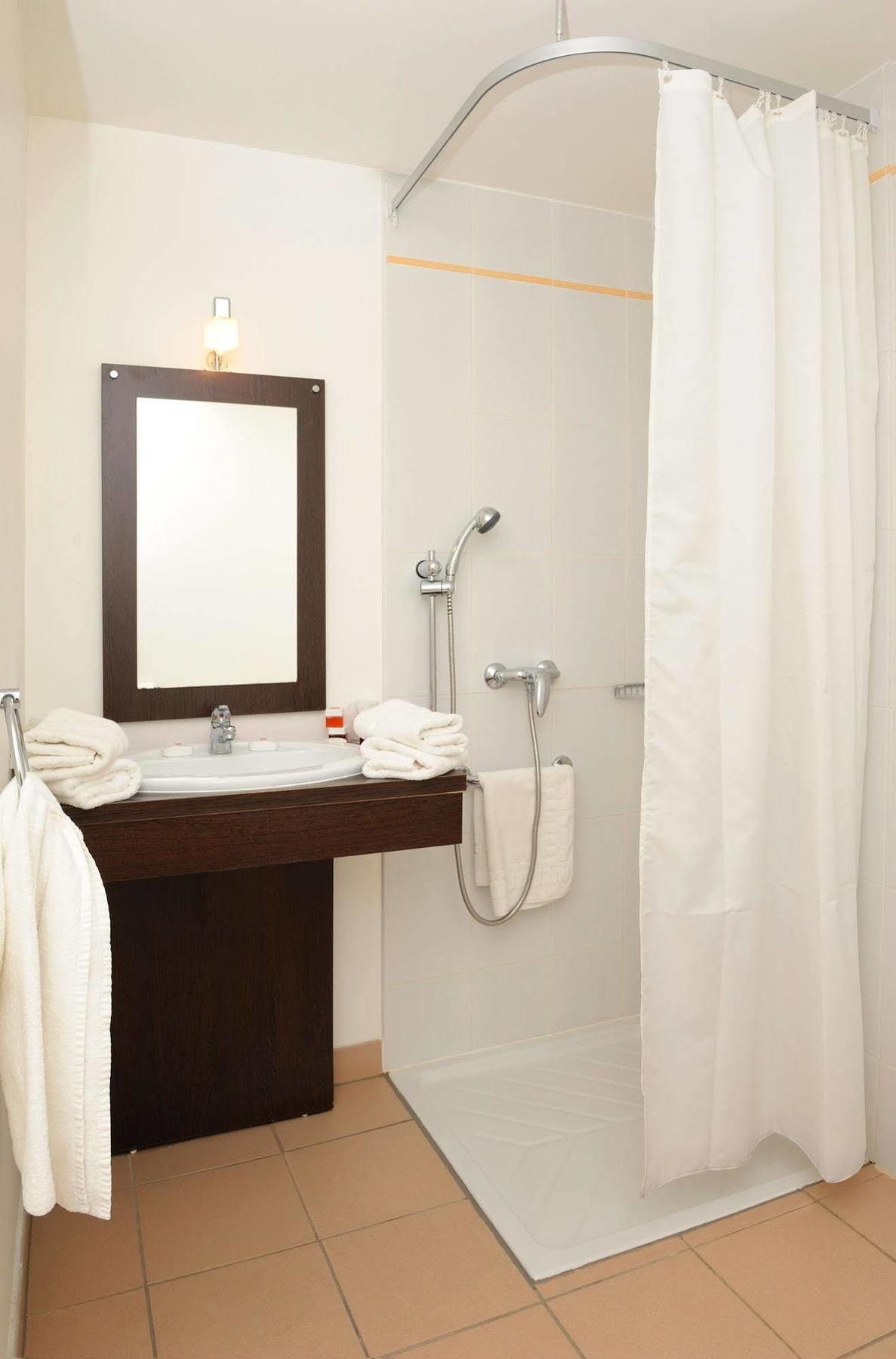 Sejours & Affaires Geneve Gex Les Rives Du Leman Aparthotel Luaran gambar